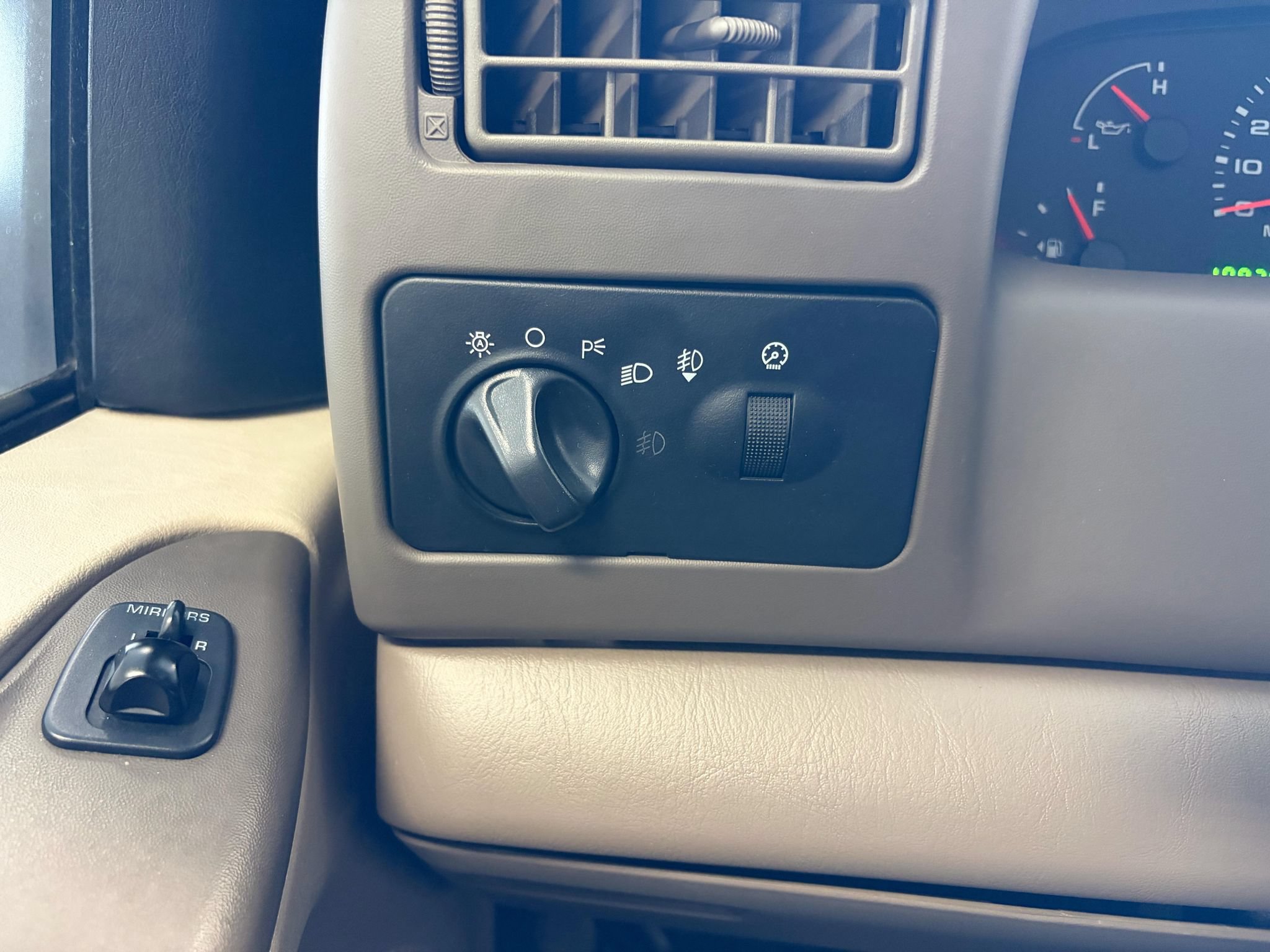 Used 2004 Ford F250 Lariat RWD image 16