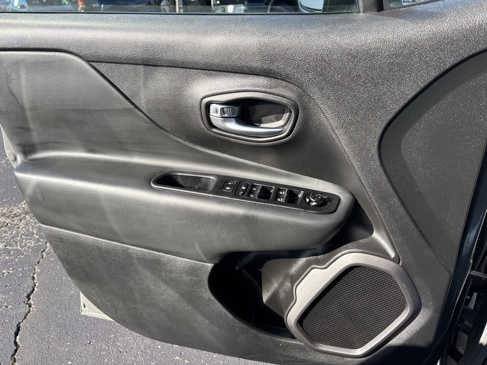 Used 2022 Jeep Renegade Latitude w/ Convenience Group image 16