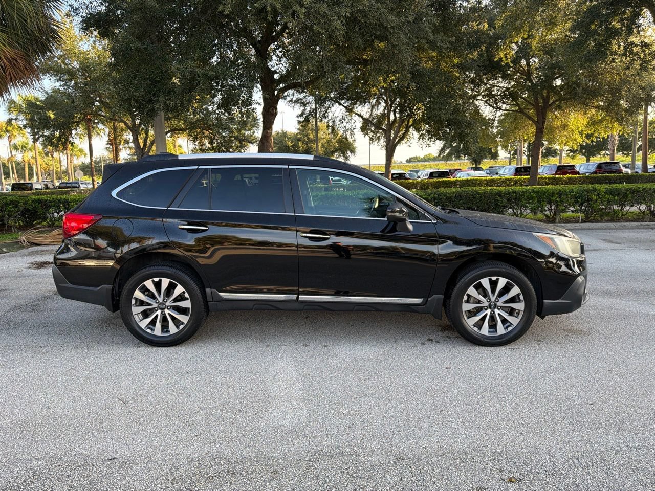 Used 2019 Subaru Outback 3.6R Touring AWD/4WD image 4