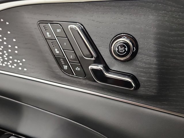 New 2026 Cadillac Lyriq V AWD/4WD image 17