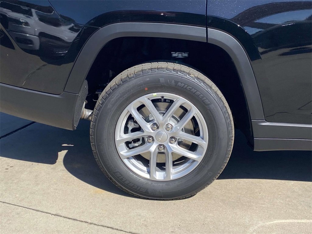 New 2025 Jeep Grand Cherokee L Laredo image 7