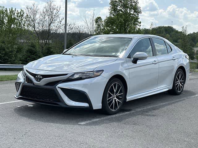 Used 2024 Toyota Camry SE FWD image 1