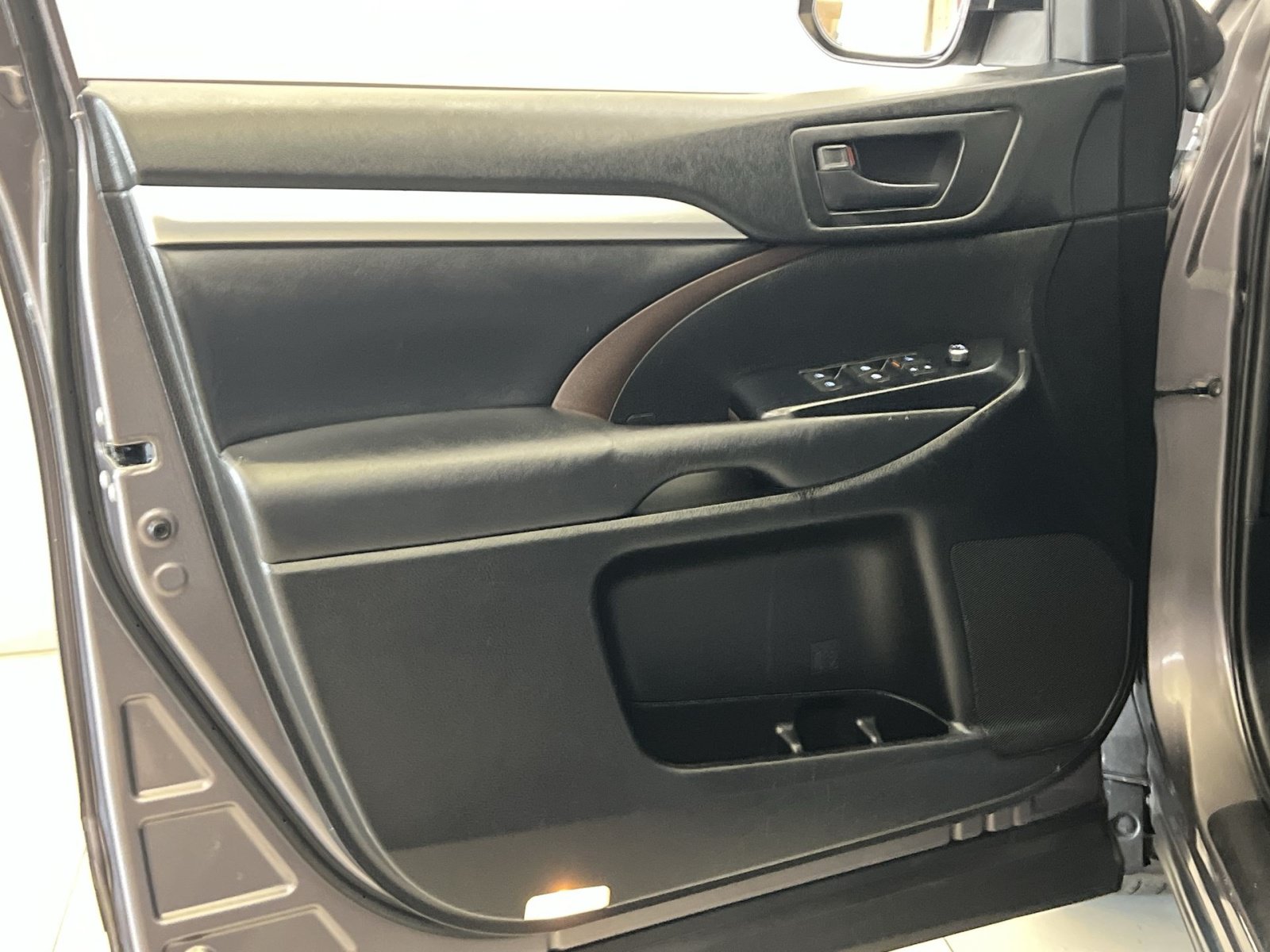 Used 2019 Toyota Highlander Plus AWD/4WD image 38