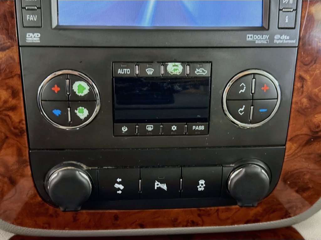Used 2013 Chevrolet Avalanche LTZ AWD/4WD image 17