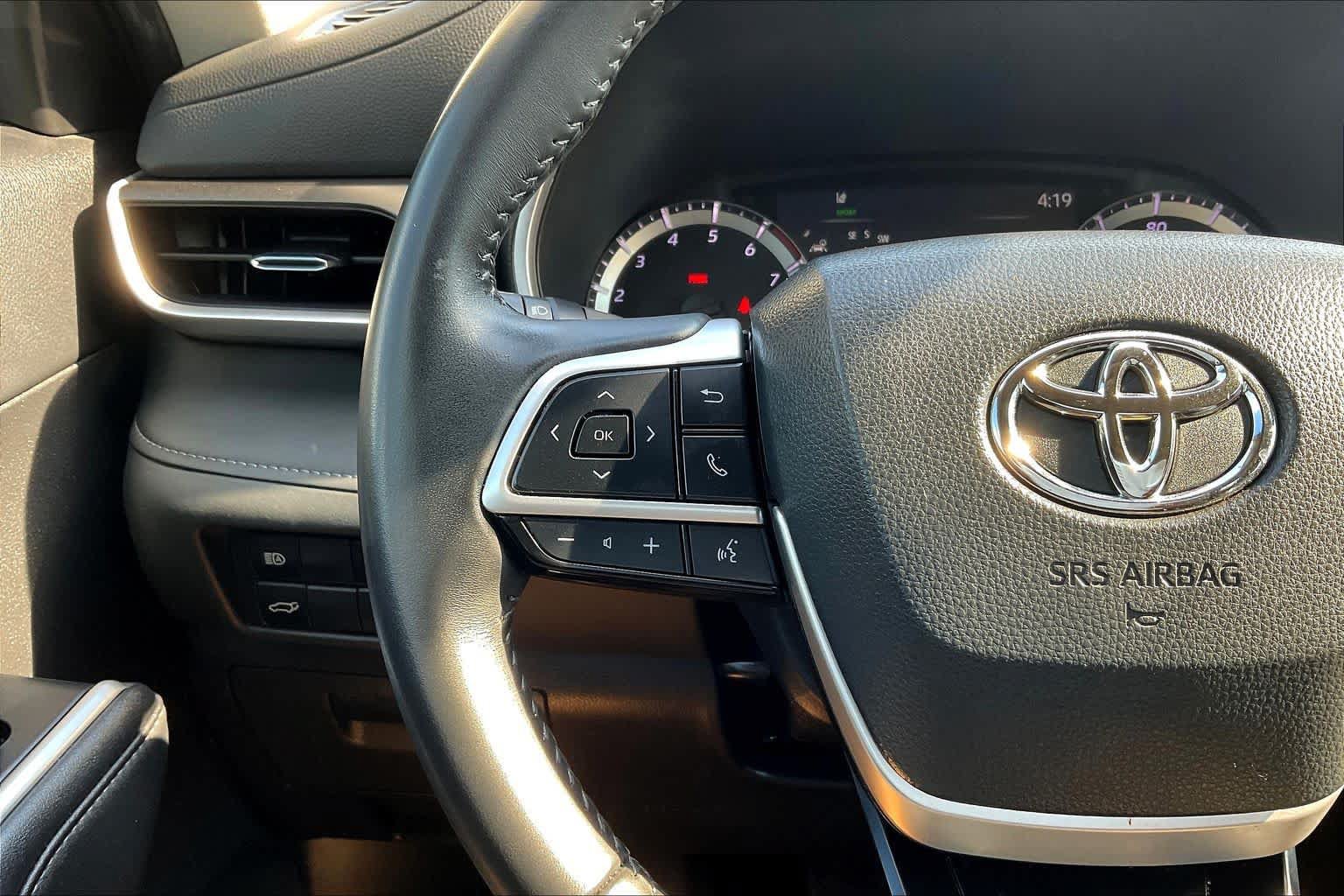 Used 2024 Toyota Highlander XLE FWD image 24