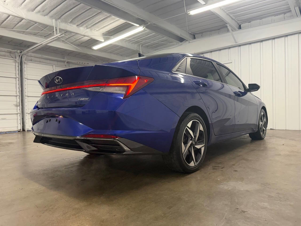 Used 2021 Hyundai Elantra Limited image 15