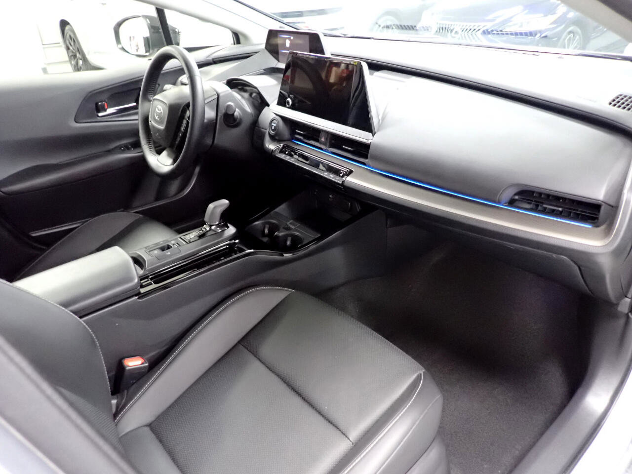 Used 2024 Toyota Prius XLE image 6