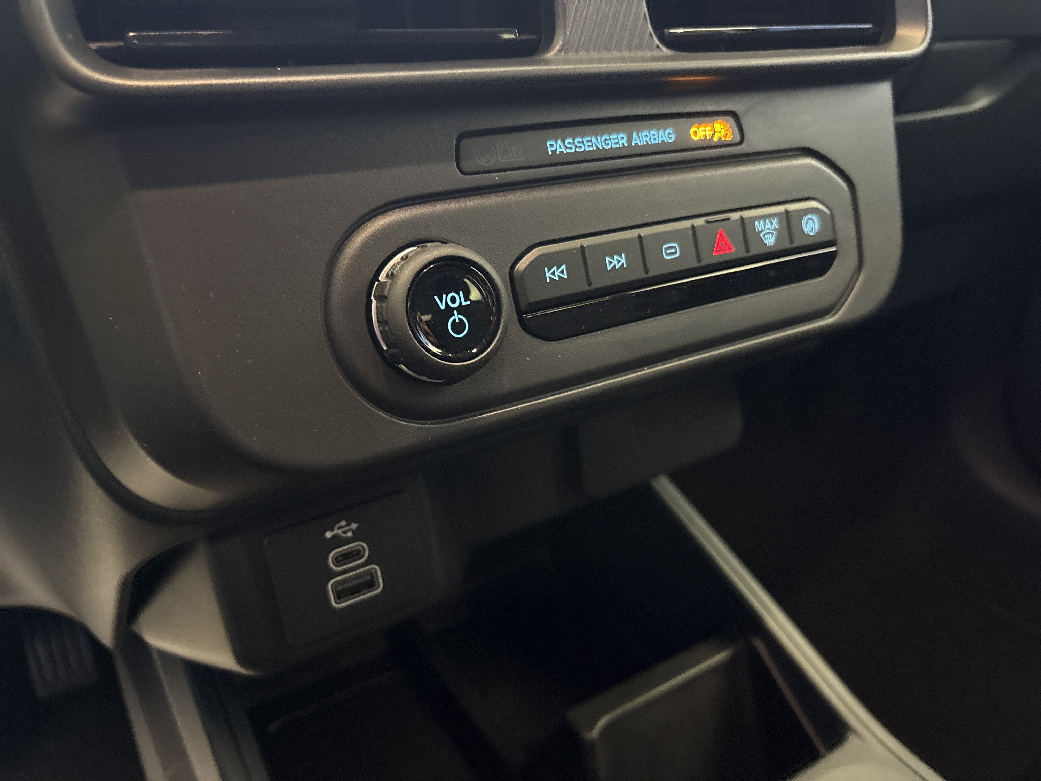 Used 2025 Ford Maverick XL w/ Equipment Group 102A image 19