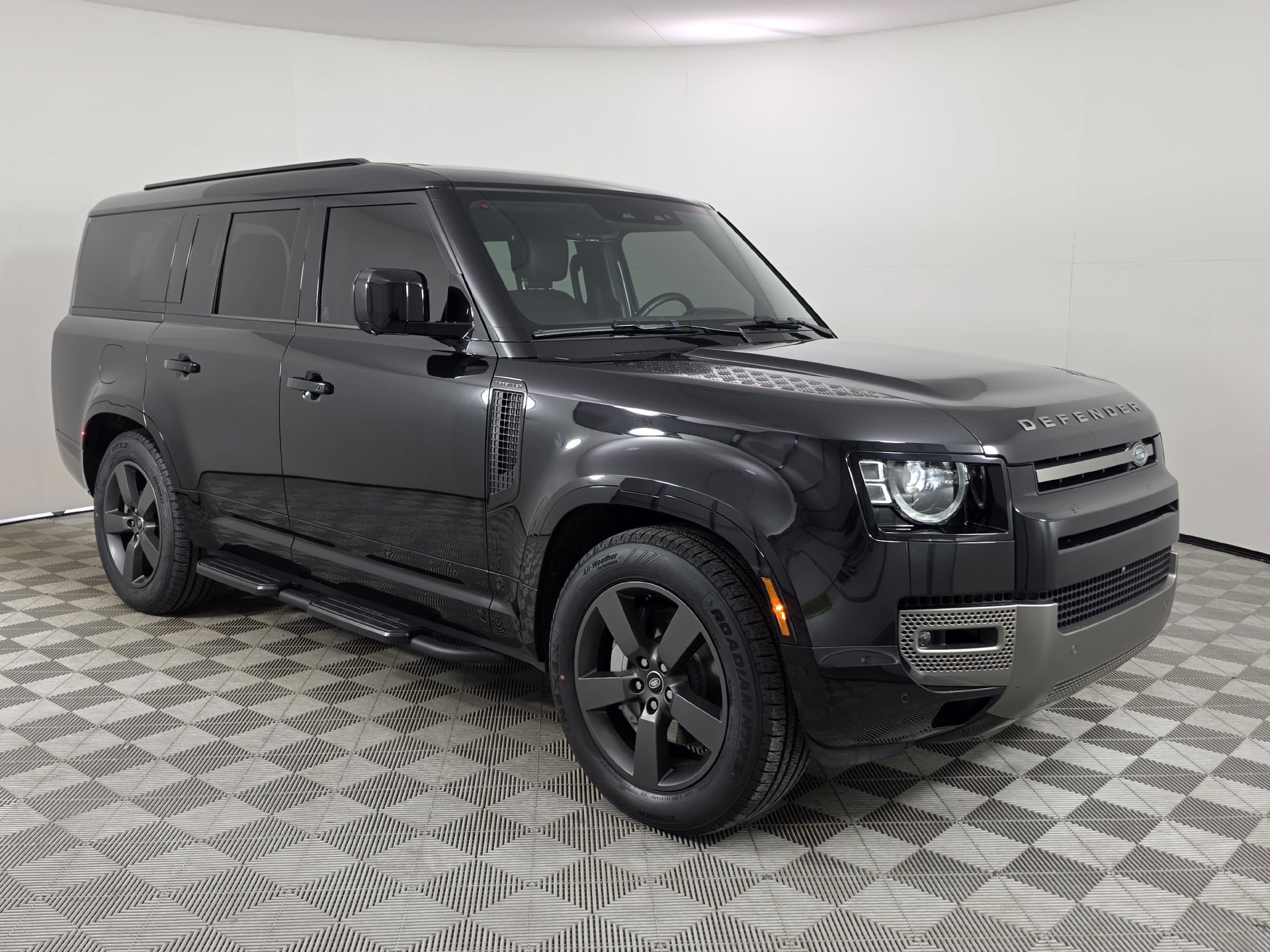 Used 2025 Land Rover Defender 130 X-Dynamic SE AWD/4WD image 40