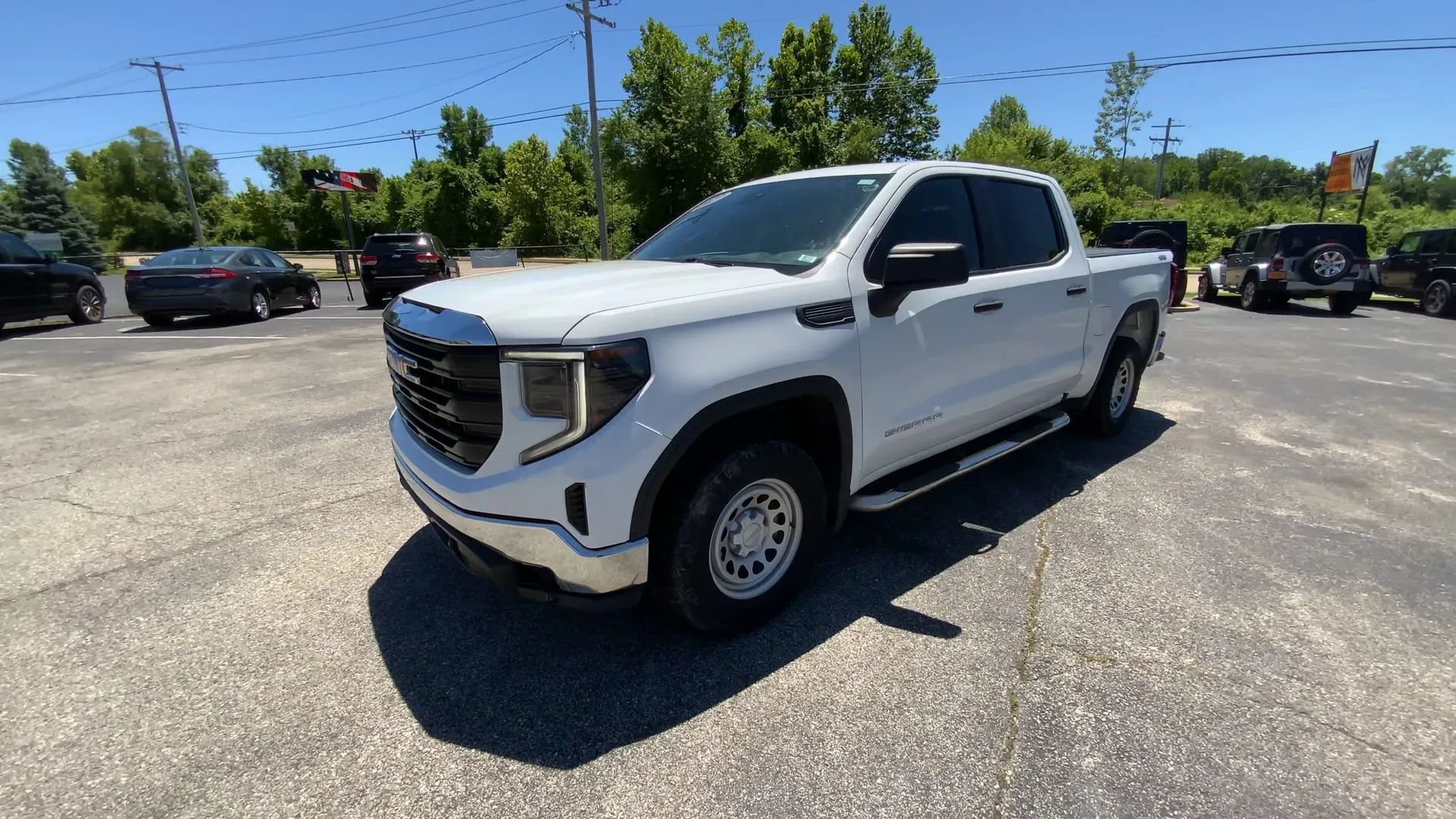 Used 2022 GMC Sierra 1500 Pro w/ Pro Value Package AWD/4WD image 4