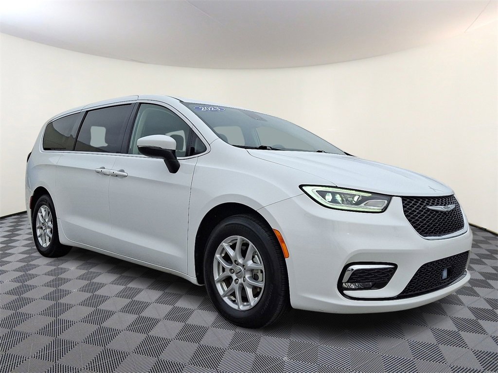 Used 2023 Chrysler Pacifica Touring-L