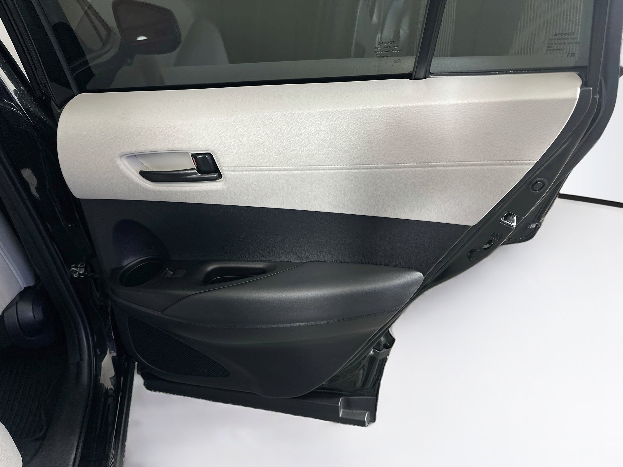 Used 2025 Toyota Corolla Cross L AWD/4WD image 29