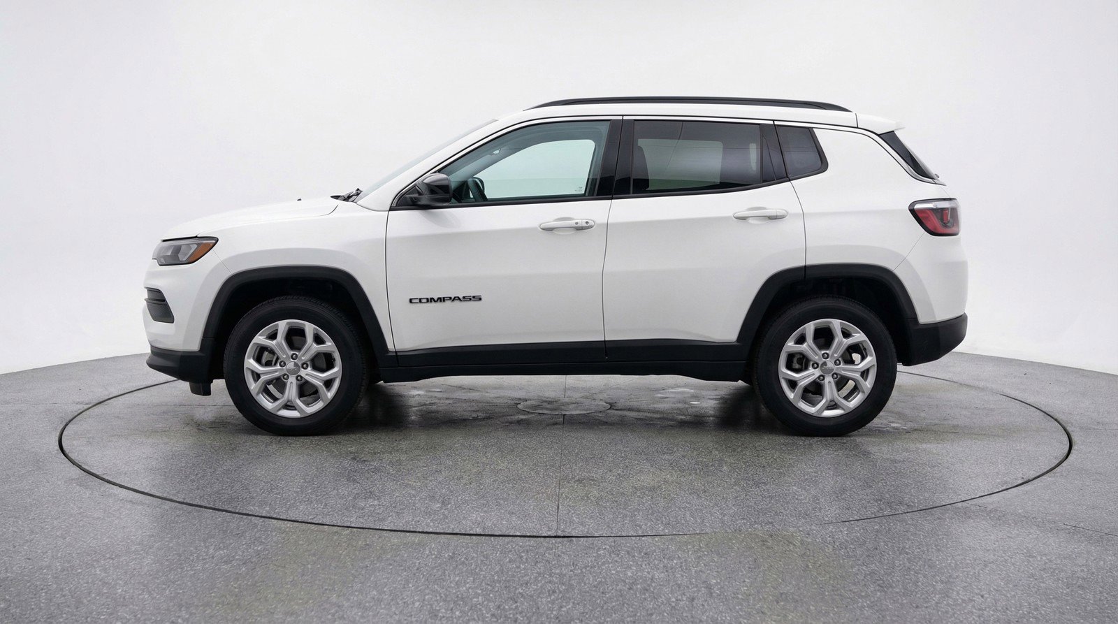 Used 2025 Jeep Compass Latitude AWD/4WD image 5