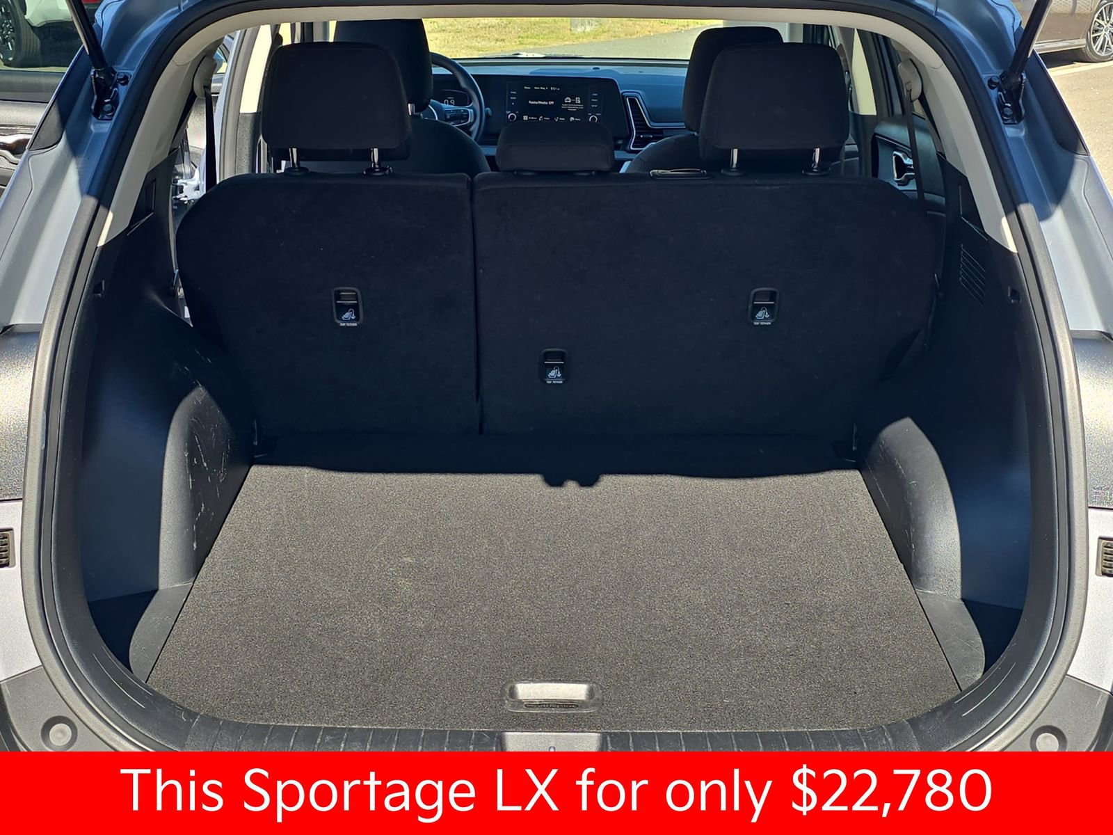 Used 2025 Kia Sportage LX FWD image 18