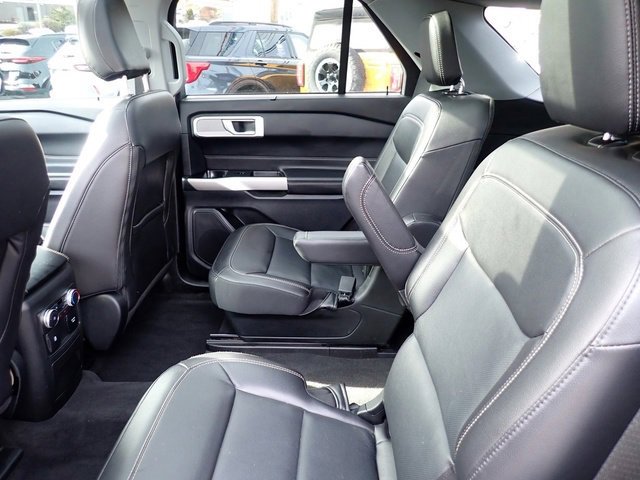 Certified 2022 Ford Explorer Limited w/ Equipment Group 301A image 18