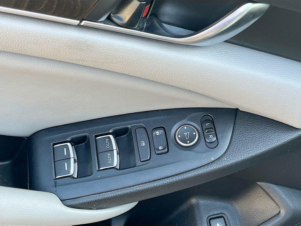 Used 2019 Honda Accord EX image 17