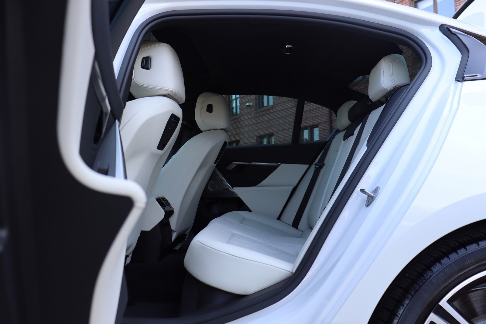 Used 2024 BMW i5 M60 w/ Premium Package AWD/4WD image 15