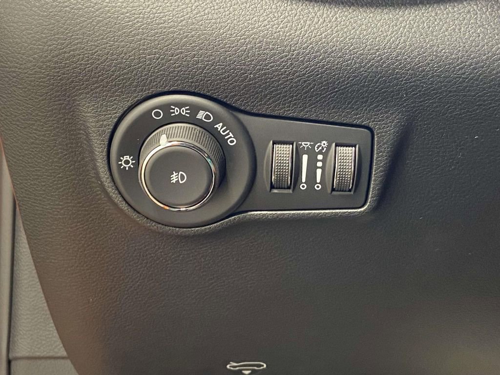 New 2026 Jeep Compass Latitude image 19