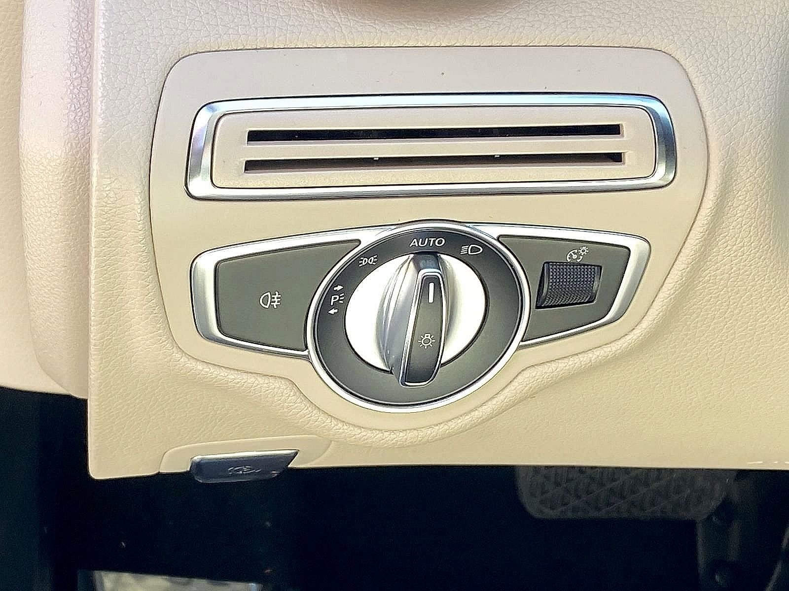 Used 2018 Mercedes-Benz C 300 4MATIC Sedan image 21