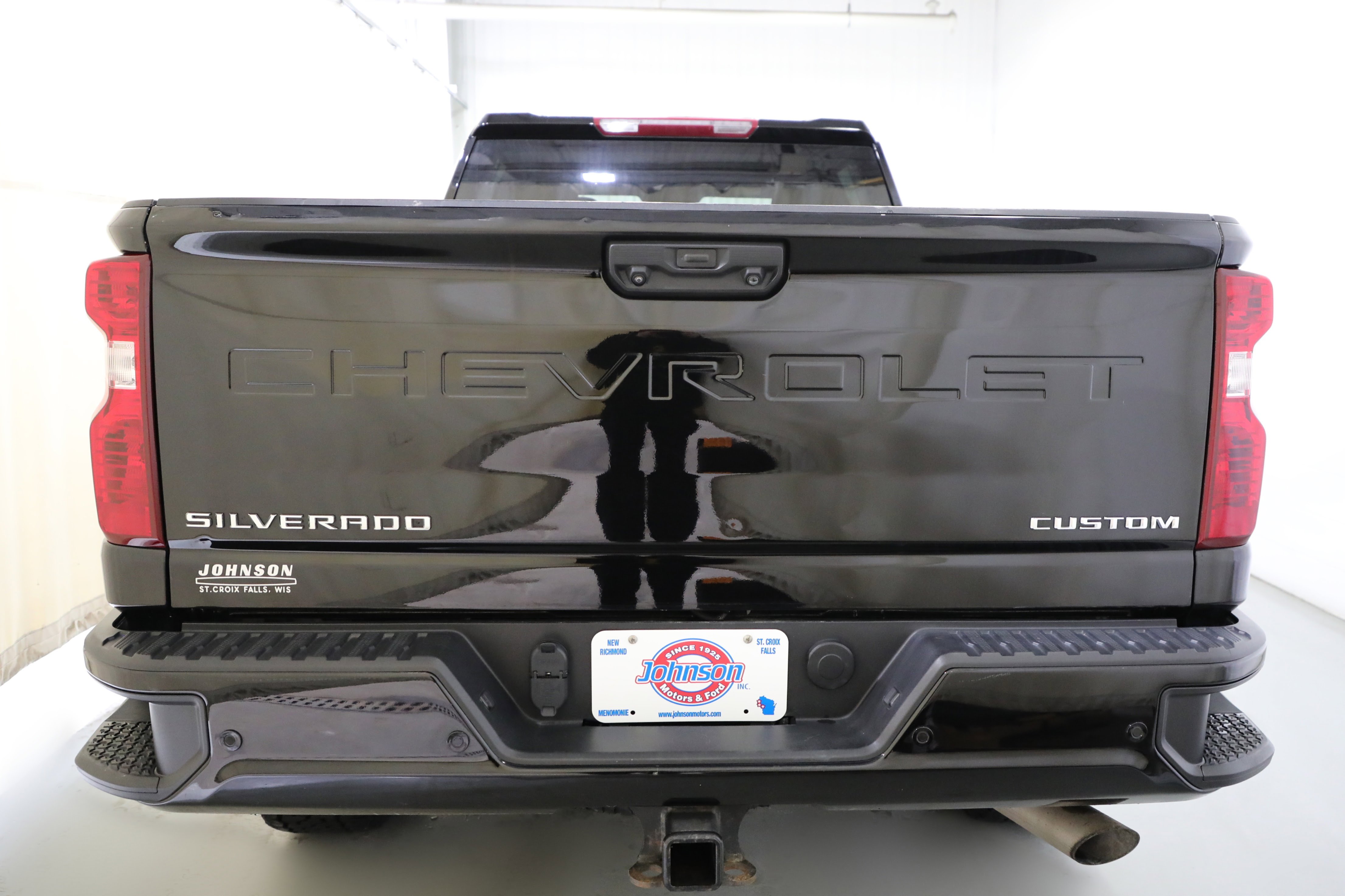 Used 2024 Chevrolet Silverado 2500 Custom w/ Custom Value Package image 18