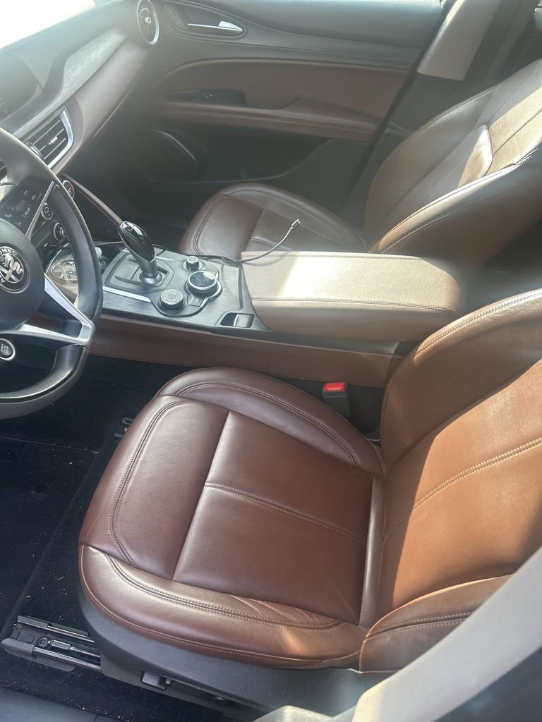 Used 2019 Alfa Romeo Stelvio Sprint w/ Nero Edizione image 4