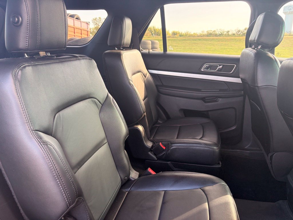 Used 2016 Ford Explorer XLT w/ Equipment Group 202A AWD/4WD image 8