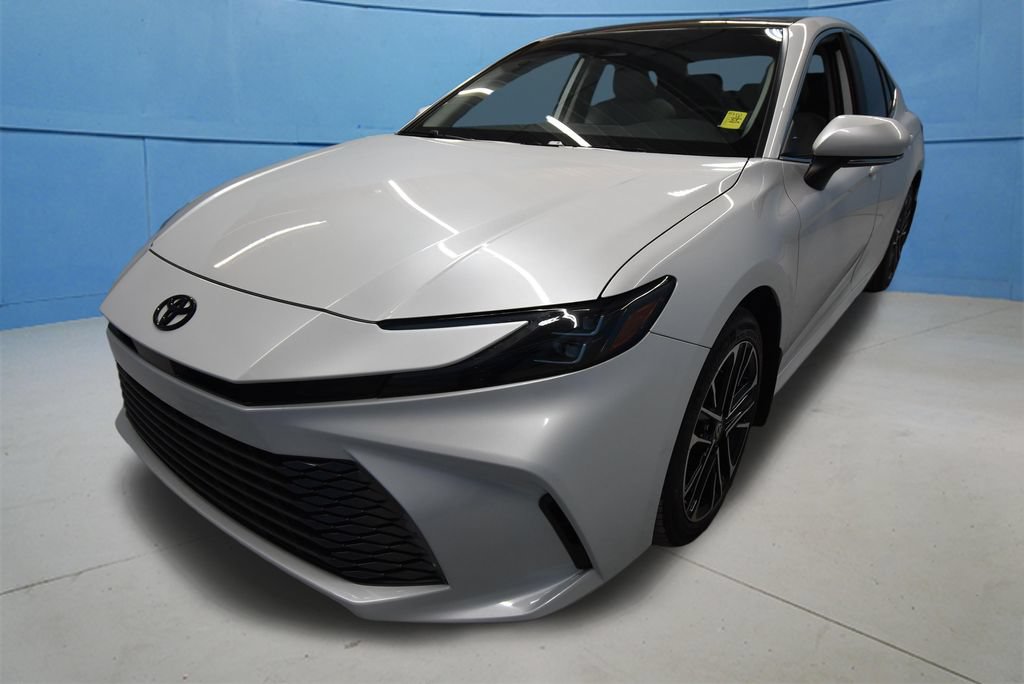 Used 2025 Toyota Camry XLE AWD/4WD image 30