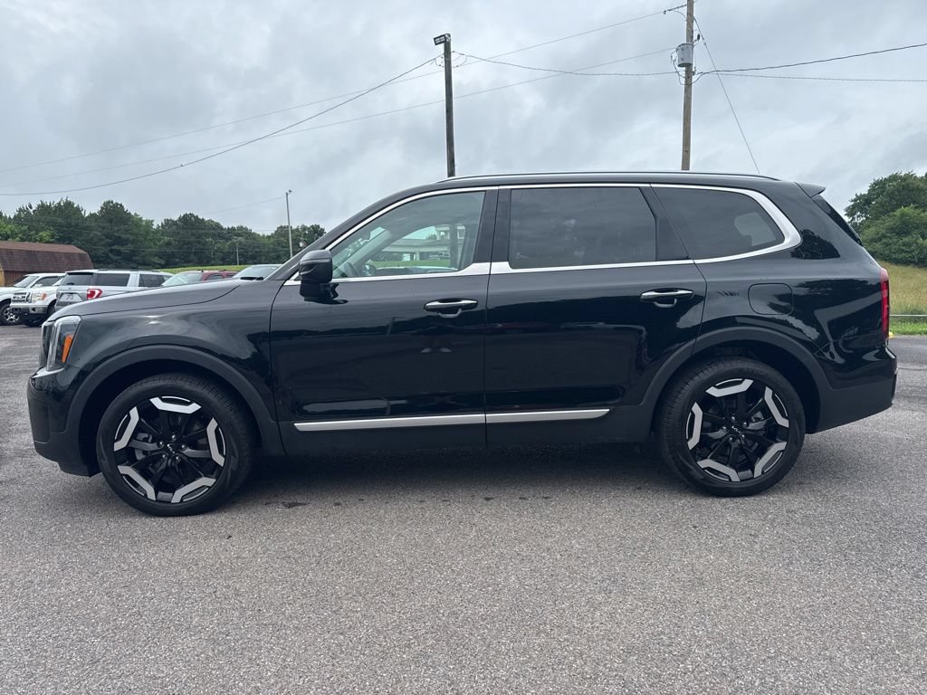 Used 2025 Kia Telluride S AWD/4WD image 2