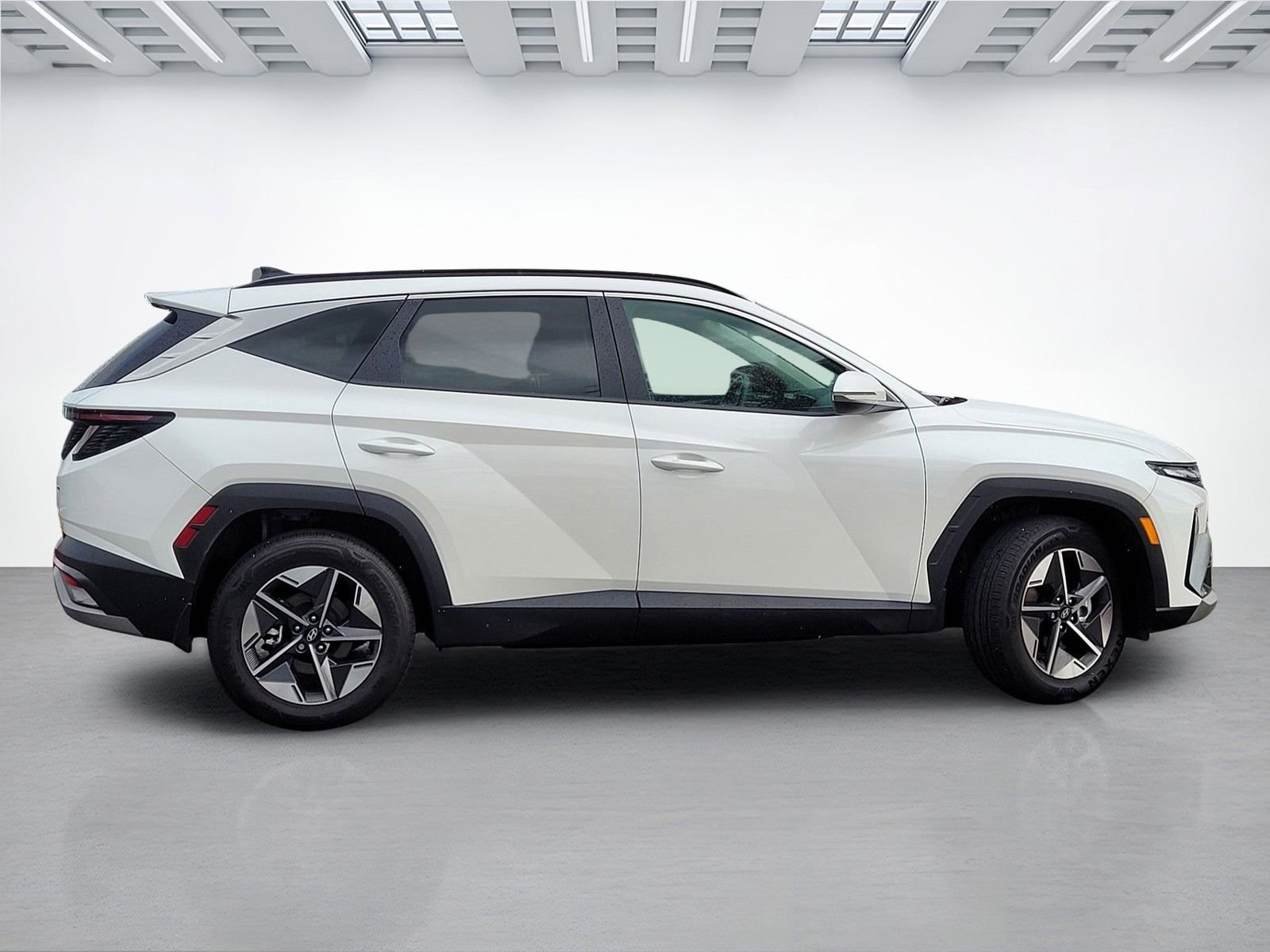 Certified 2025 Hyundai Tucson SEL AWD/4WD image 3