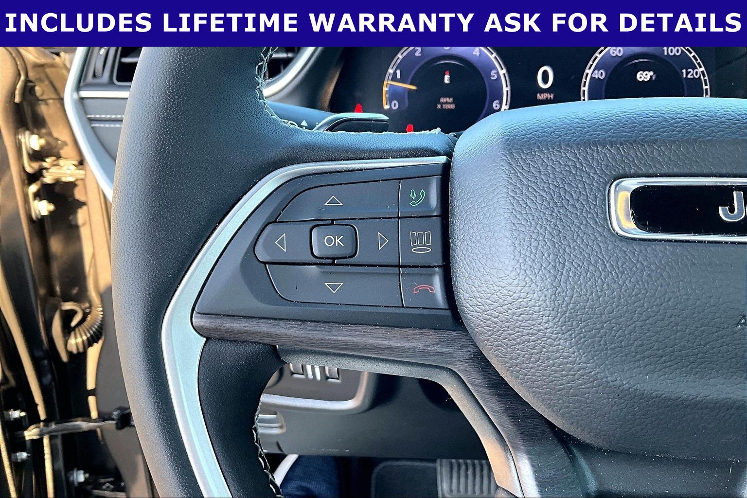 Used 2025 Jeep Grand Cherokee Limited AWD/4WD image 15