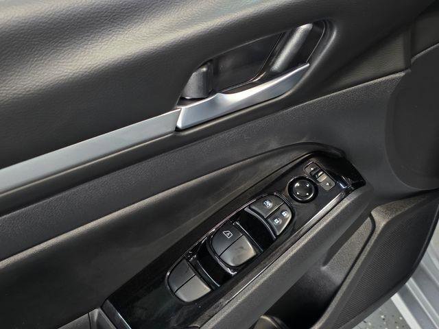 Used 2025 Nissan Altima 2.5 SR w/ SR Premium Package FWD image 10