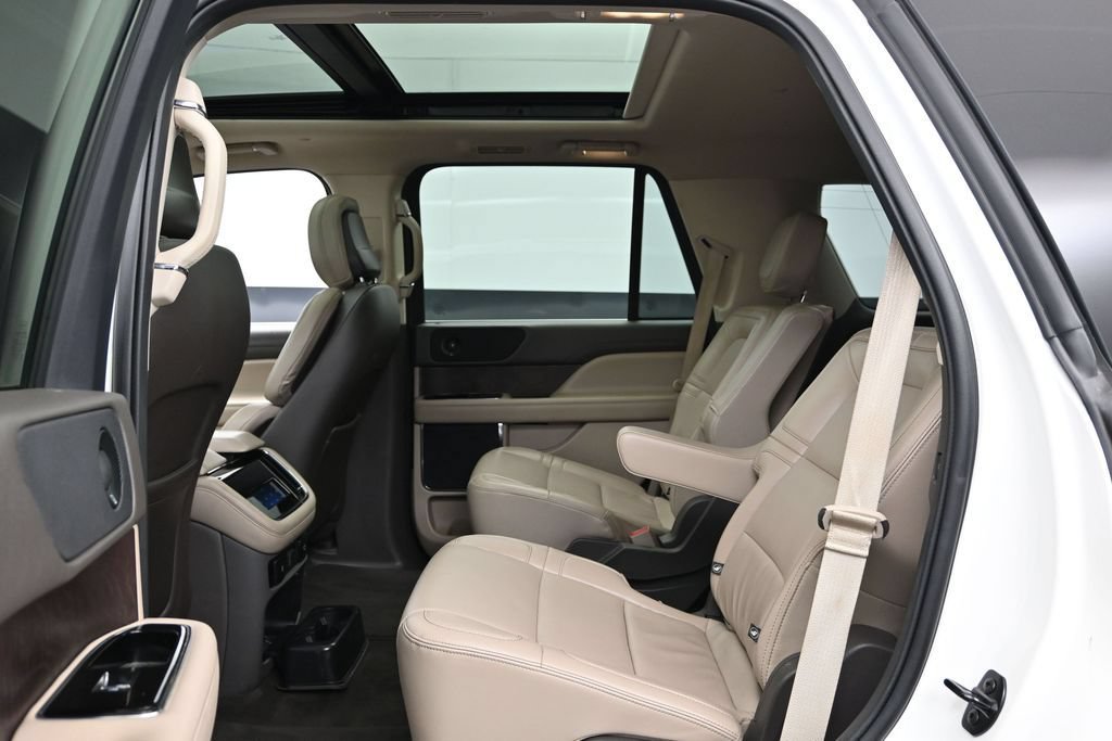 Used 2024 Lincoln Navigator Premiere AWD/4WD image 20