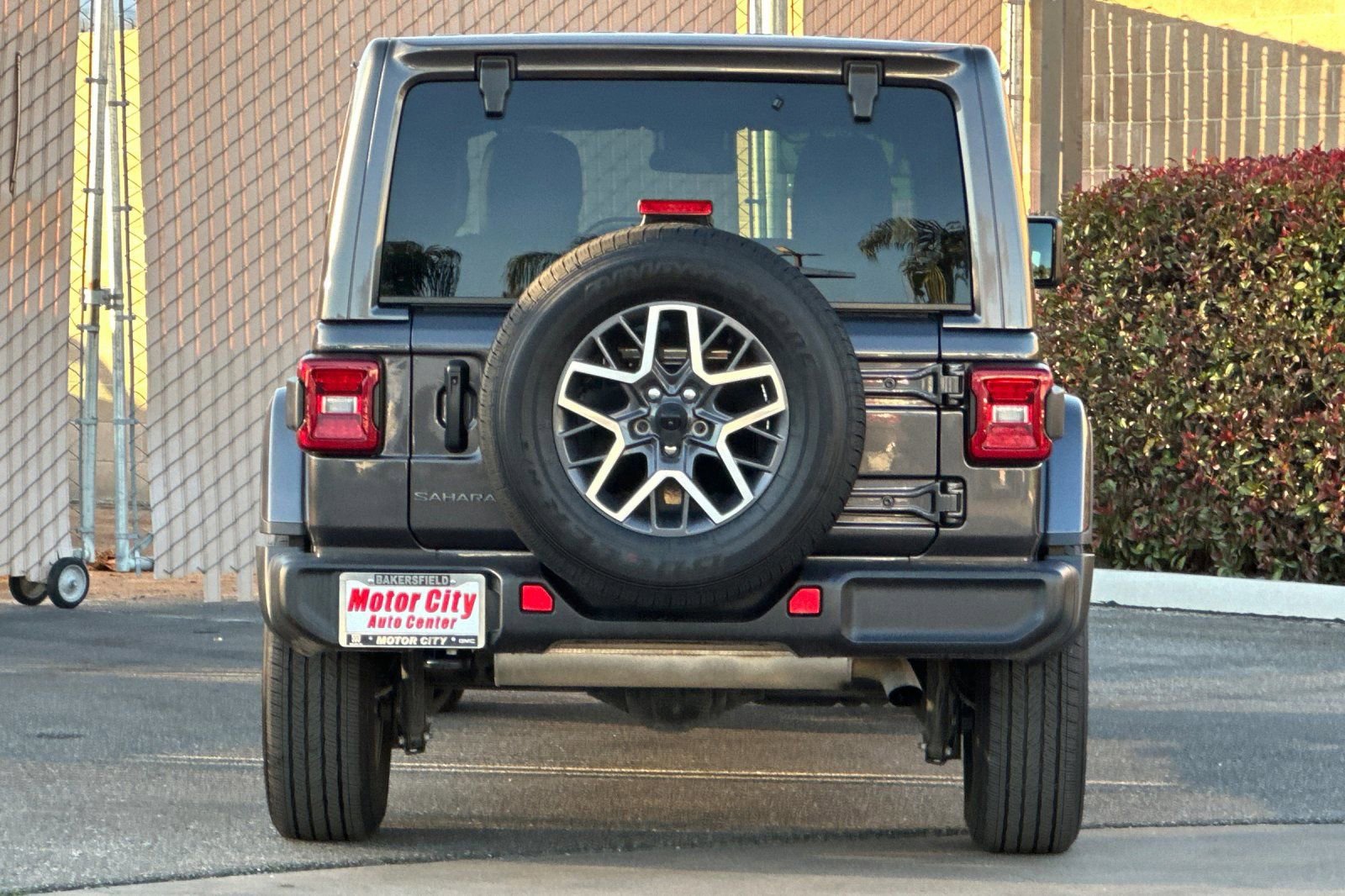 Used 2025 Jeep Wrangler Sahara image 5