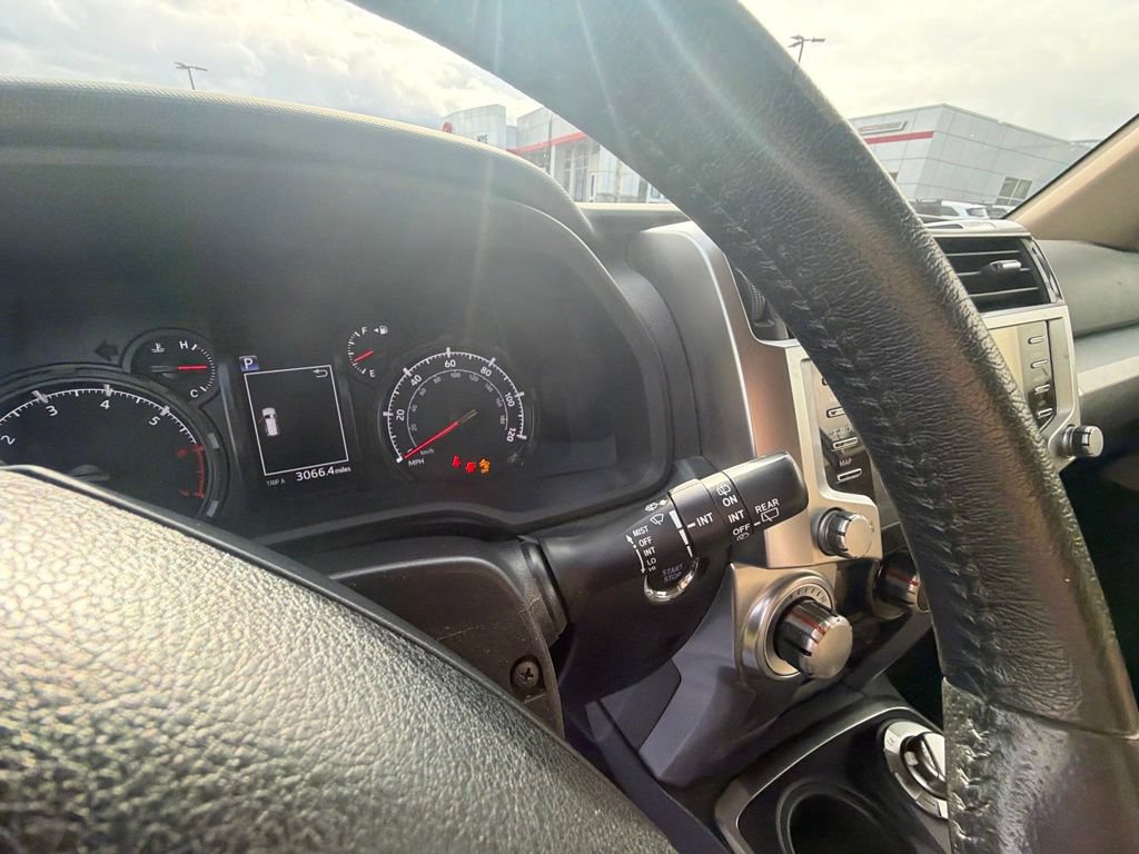 Used 2022 Toyota 4Runner SR5 AWD/4WD image 36