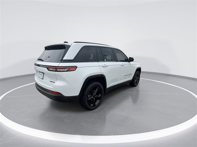 Used 2024 Jeep Grand Cherokee Limited w/ Black Appearance Package image 8