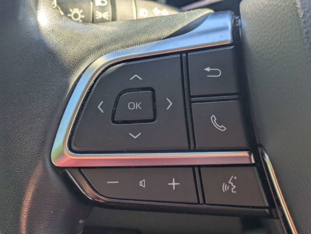 Used 2020 Toyota Highlander XLE AWD/4WD image 33