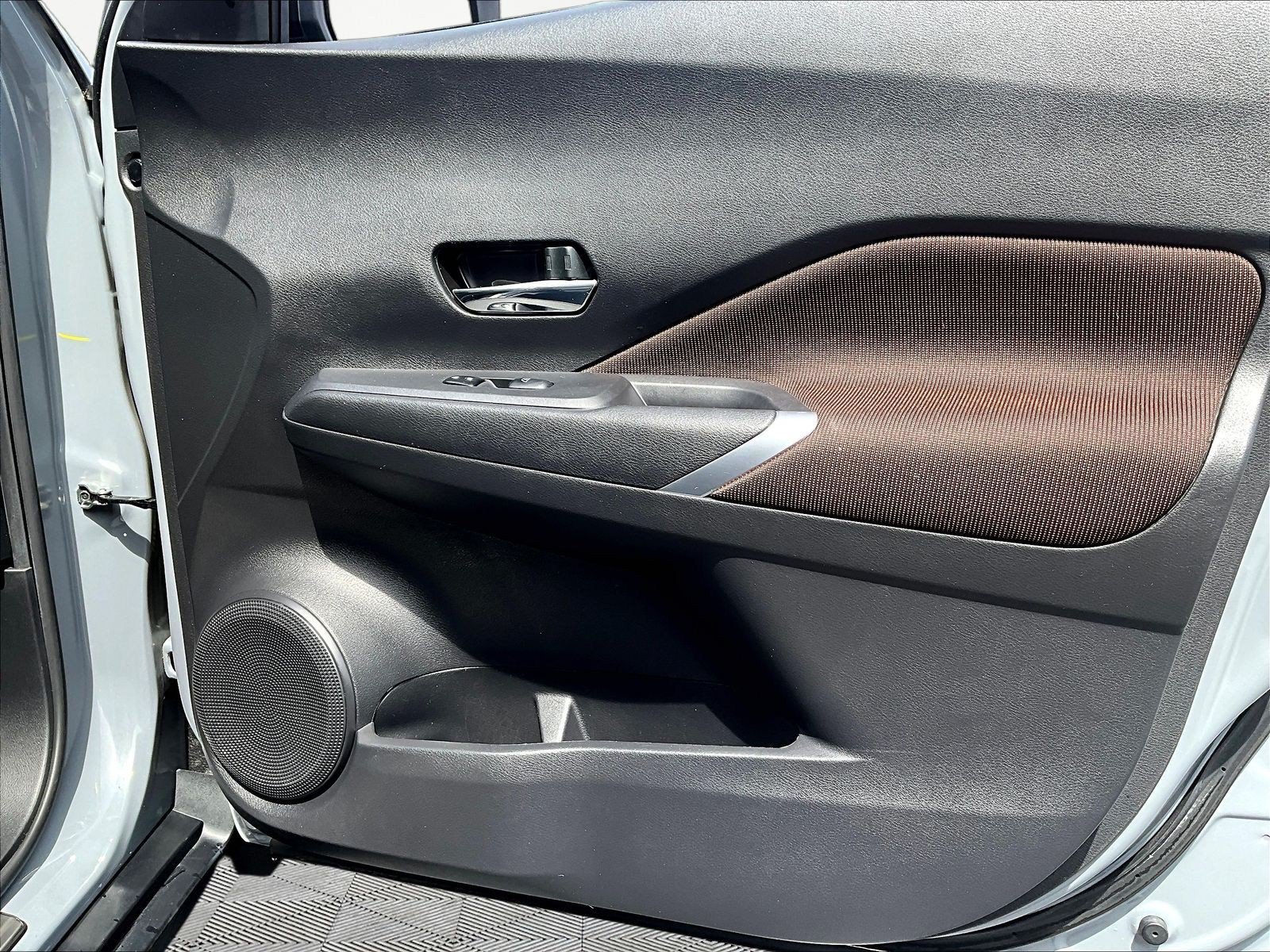 Used 2022 Nissan Kicks SR w/ Interior Electronics Package FWD image 28
