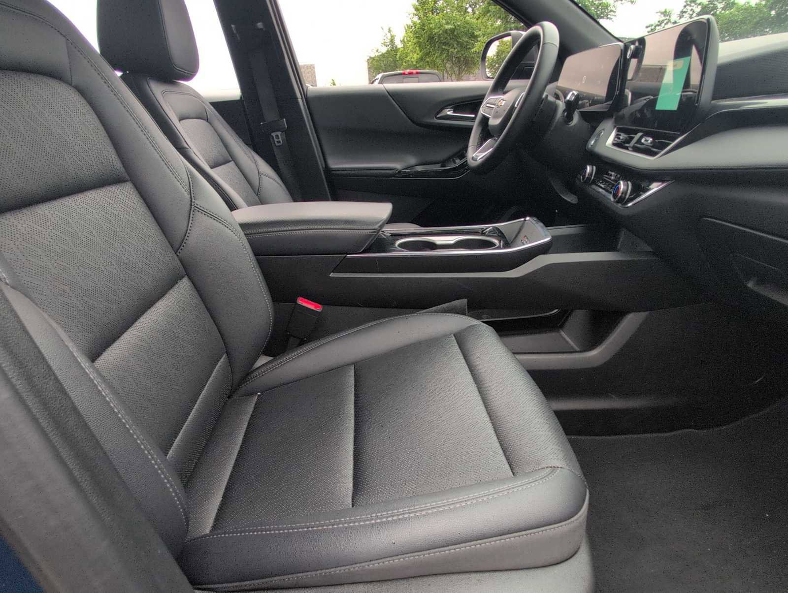 Used 2025 Chevrolet Equinox LT w/ Convenience Package II AWD/4WD image 21