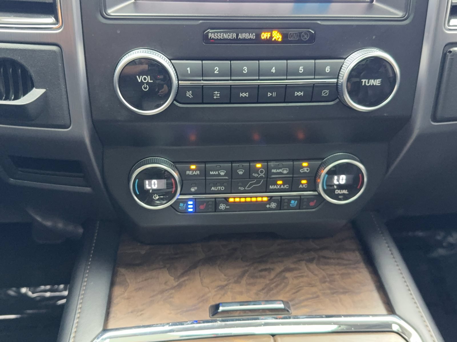 Used 2019 Ford Expedition Platinum RWD image 30