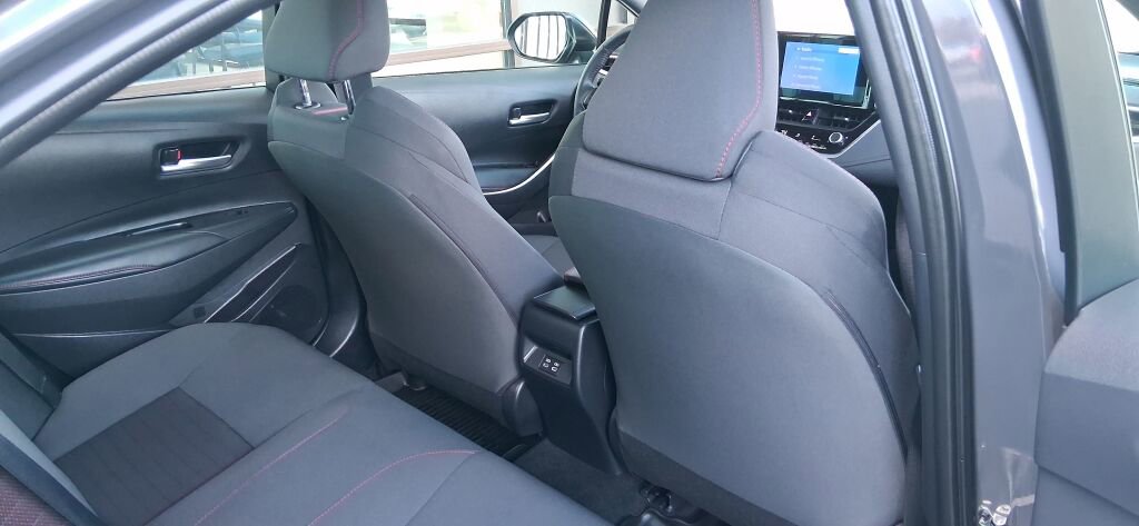Used 2024 Toyota Corolla SE w/ SE Package image 28