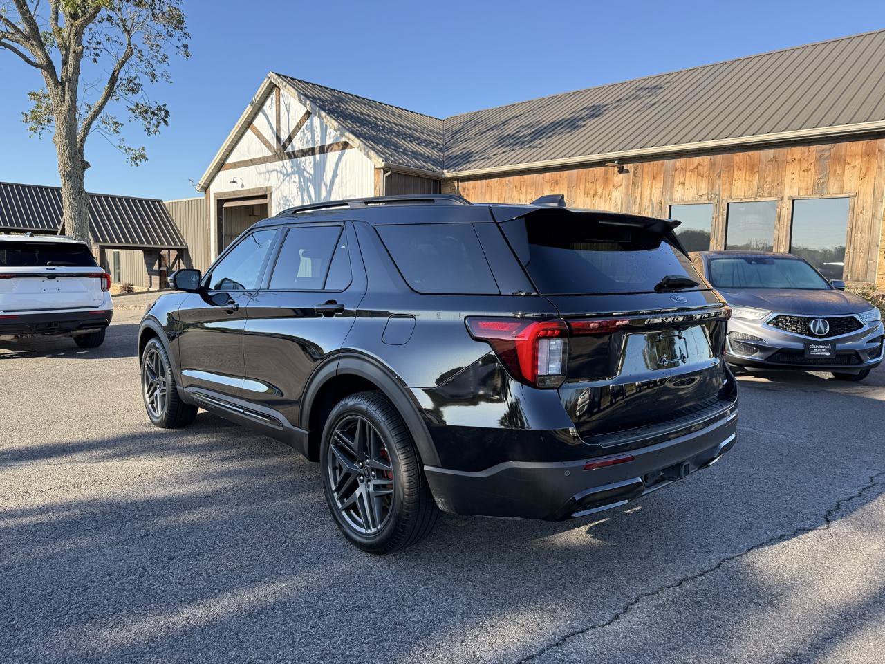 Used 2025 Ford Explorer ST-Line w/ ST-Line Street Pack AWD/4WD image 3