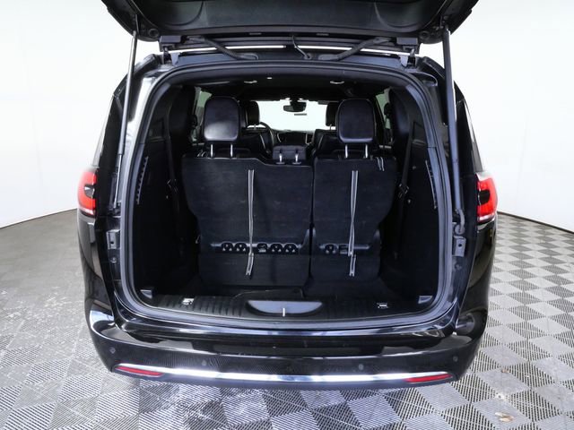 Used 2025 Chrysler Pacifica Select FWD image 9