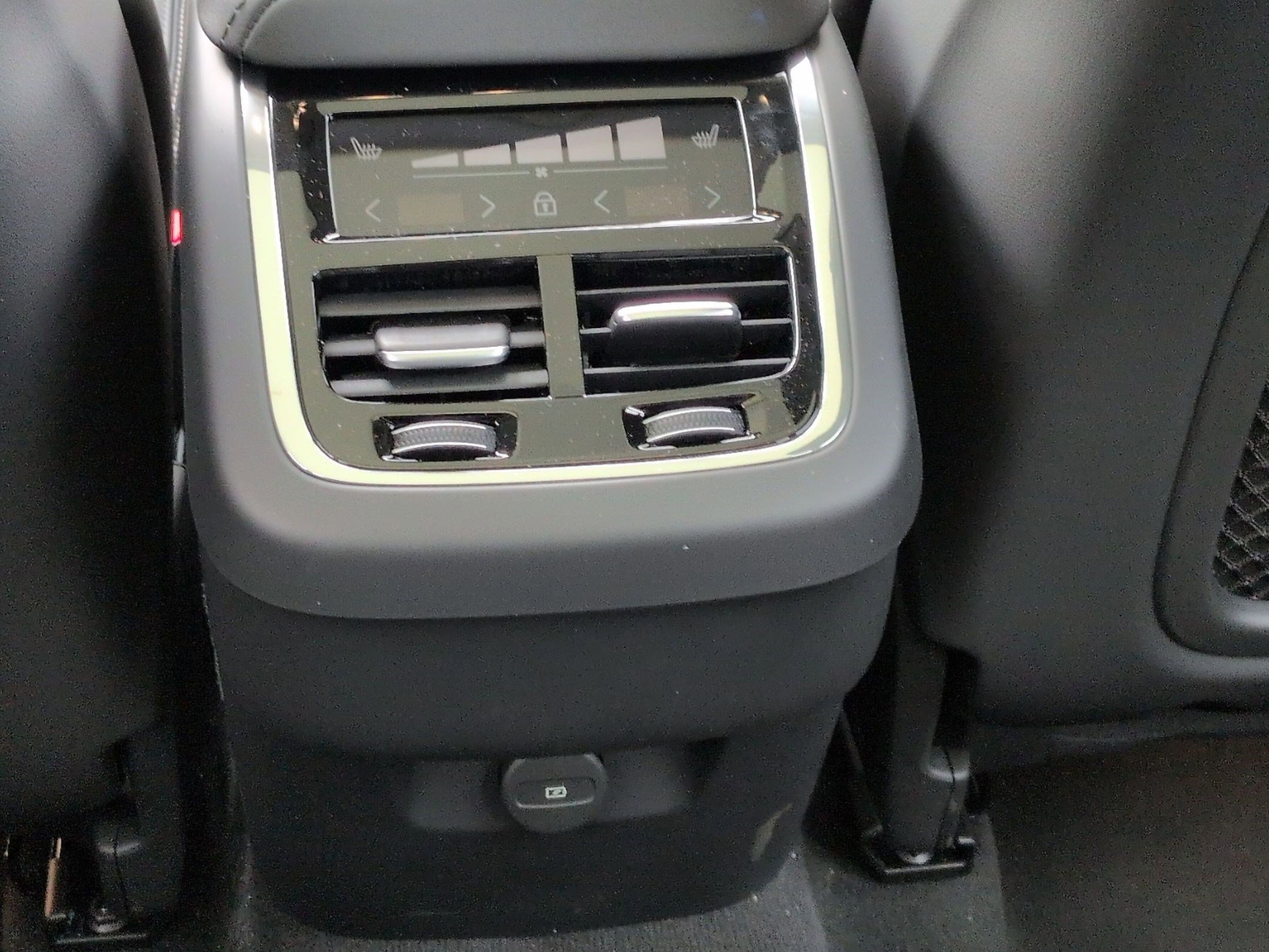 New 2026 Volvo XC60 B5 Ultra w/ Protection Package Premier image 10