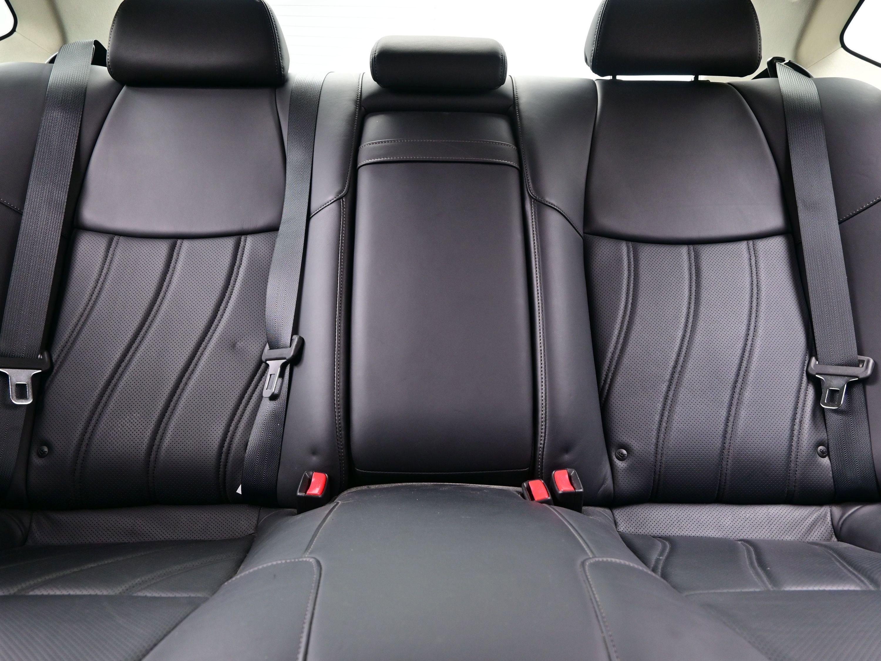 Used 2018 INFINITI Q70 Luxe image 17