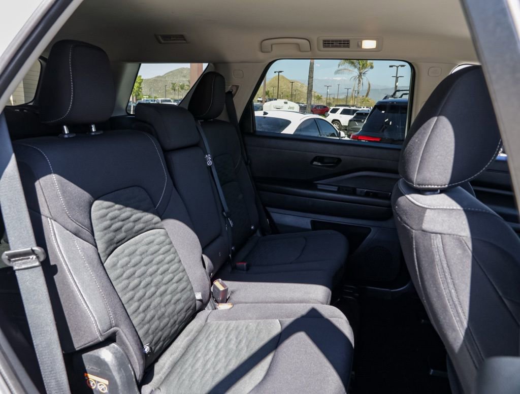 Used 2025 Nissan Pathfinder SV image 20