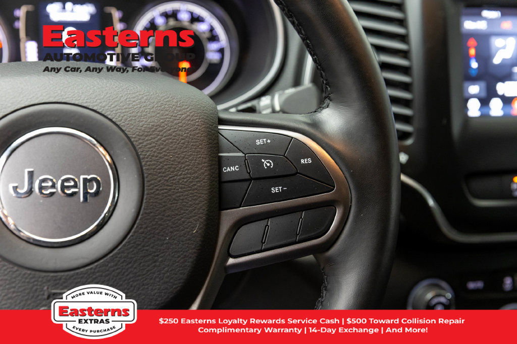 Used 2021 Jeep Cherokee Latitude Plus AWD/4WD image 16