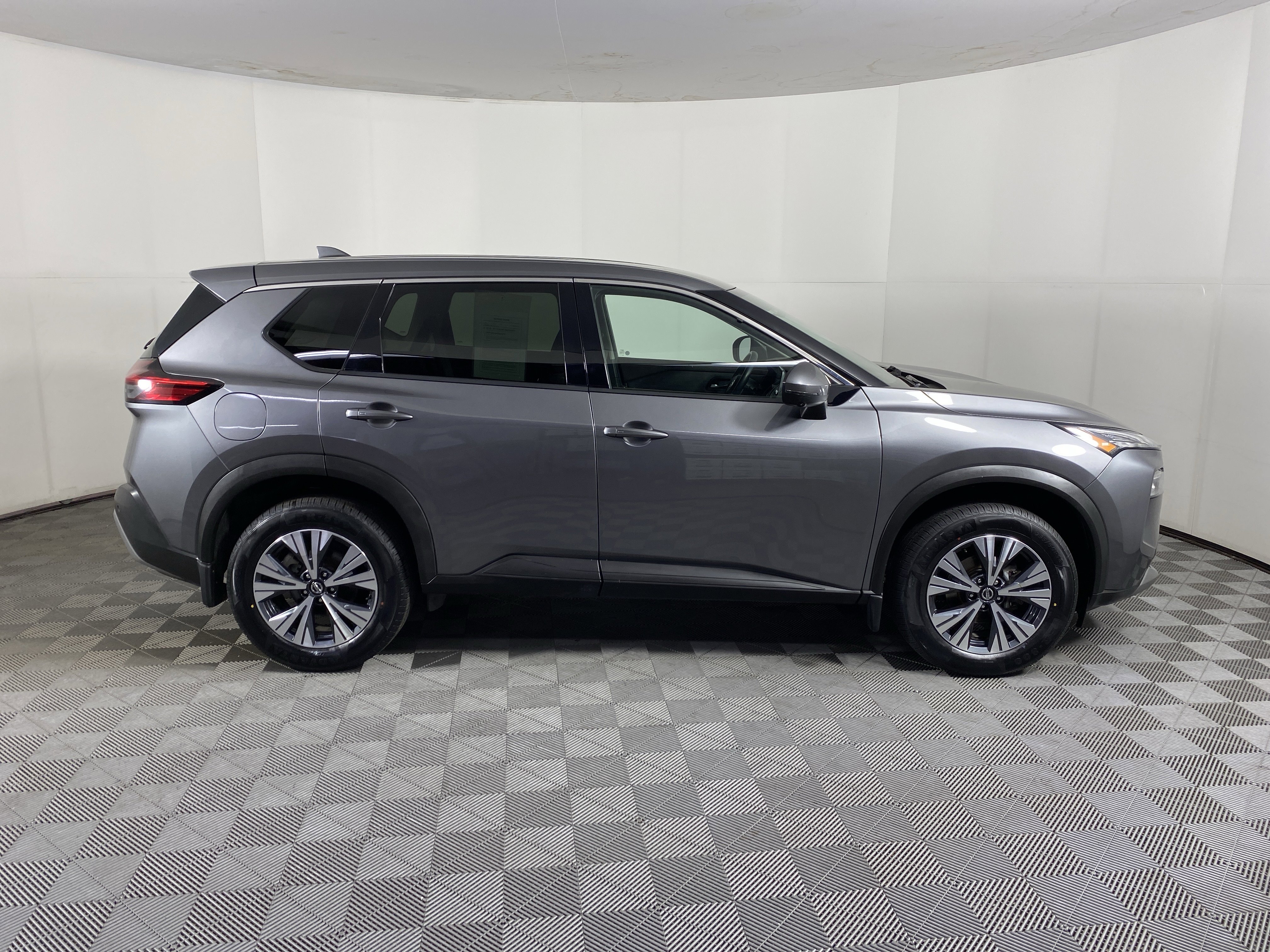 Used 2021 Nissan Rogue SV AWD/4WD image 4