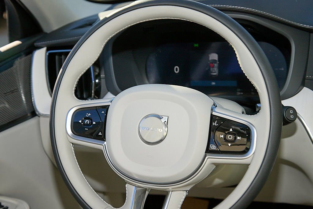 New 2026 Volvo XC60 T8 Ultra w/ Protection Package Premier image 24