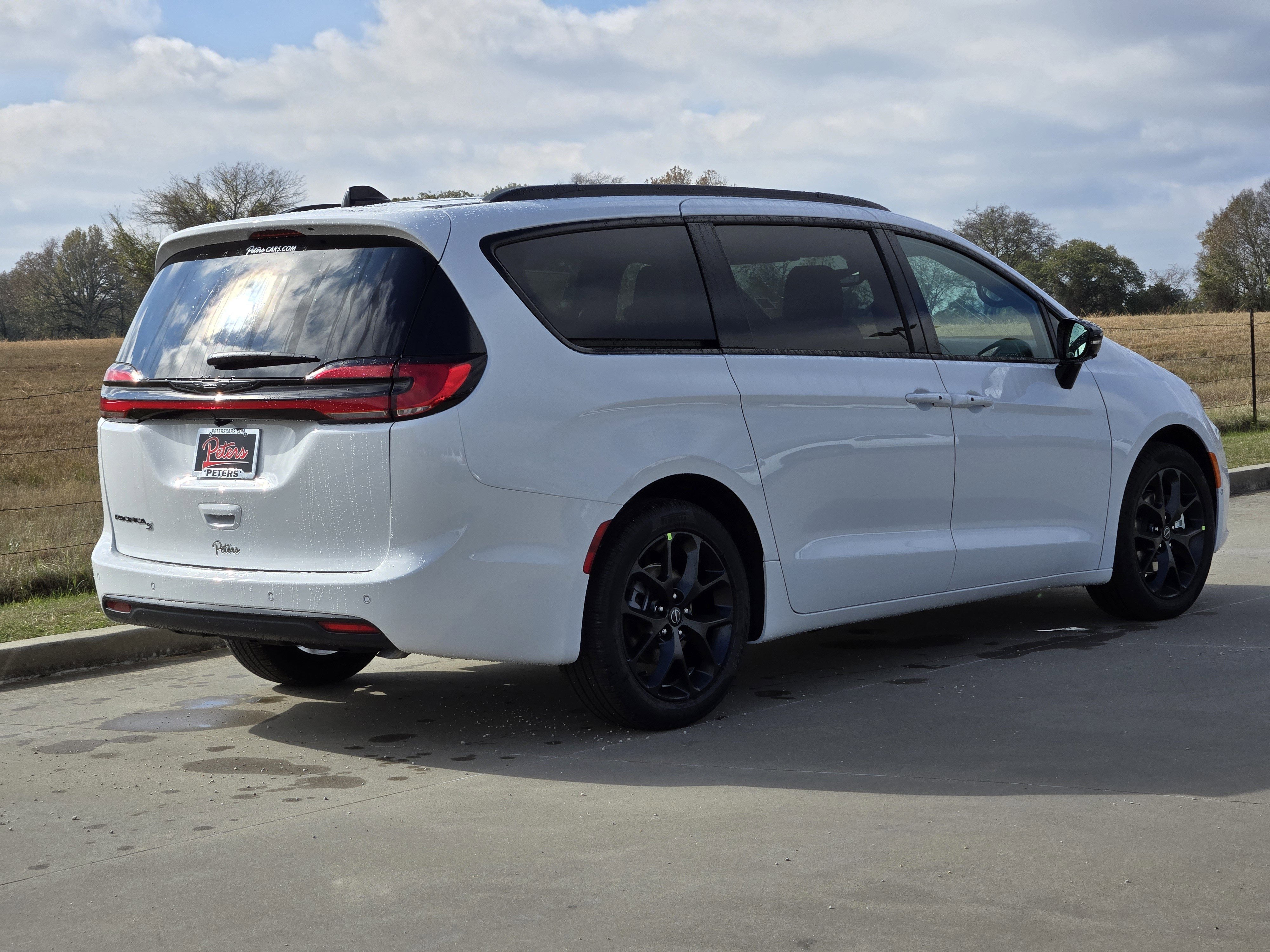 New 2026 Chrysler Pacifica Select w/ S Appearance Package image 3