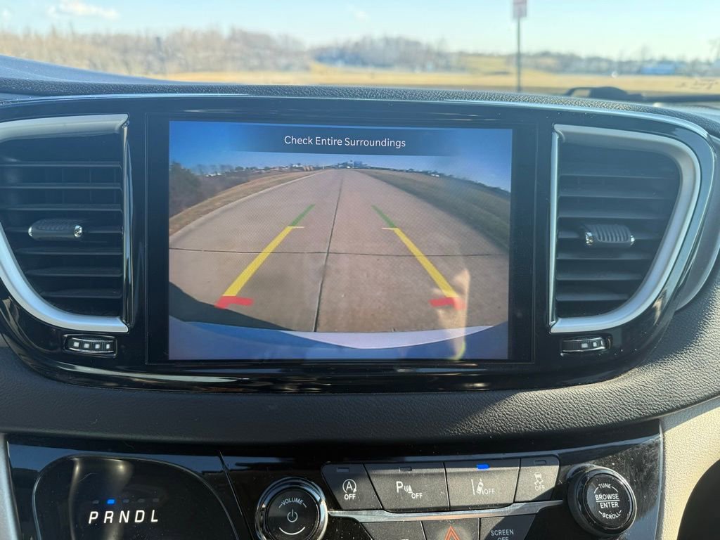 Used 2022 Chrysler Pacifica Touring-L image 39